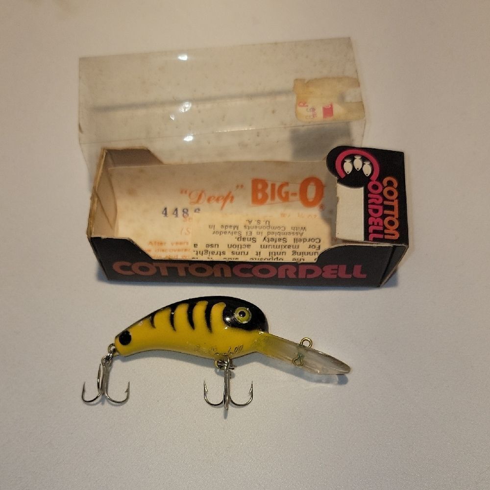 Cotton Cordell Yellow and Black Fishing Lure - Picture 2 of 4